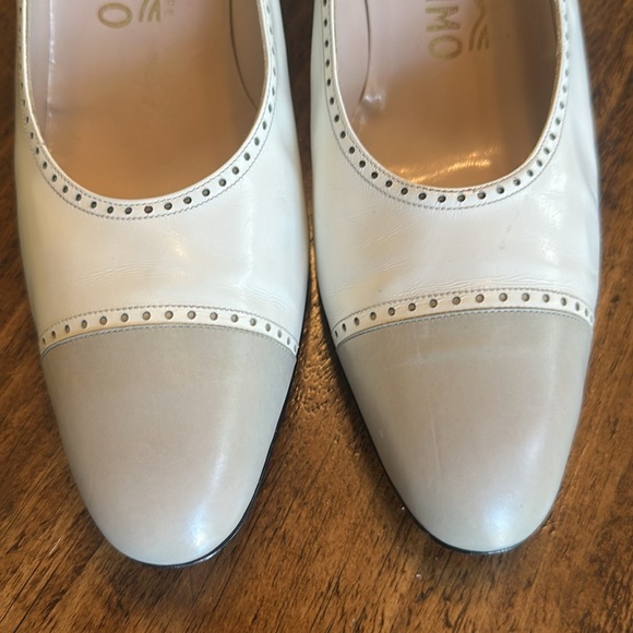 Salvatore Ferragamo | Vintage White & Gray Spectator Pumps, Size 11AAA - Picture 6 of 10